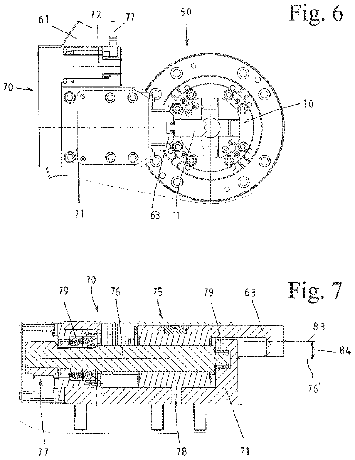 Powder press and a feed housing having preferably a plurality of stamps which are movable for a transverse press