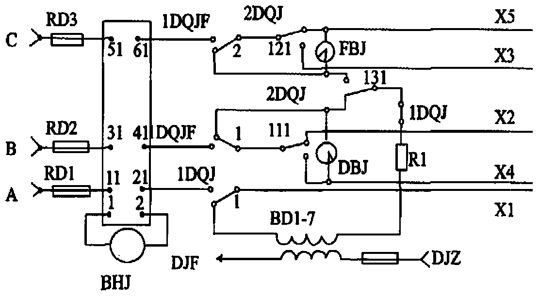 Device and method for railway heavy type turnout multi-point-switch synchronous traction and control