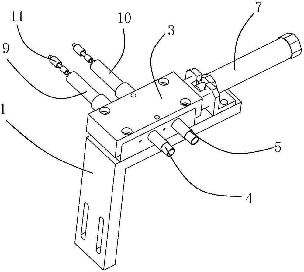 Municipal road greening seedling fertilizer and water blending and irrigating device