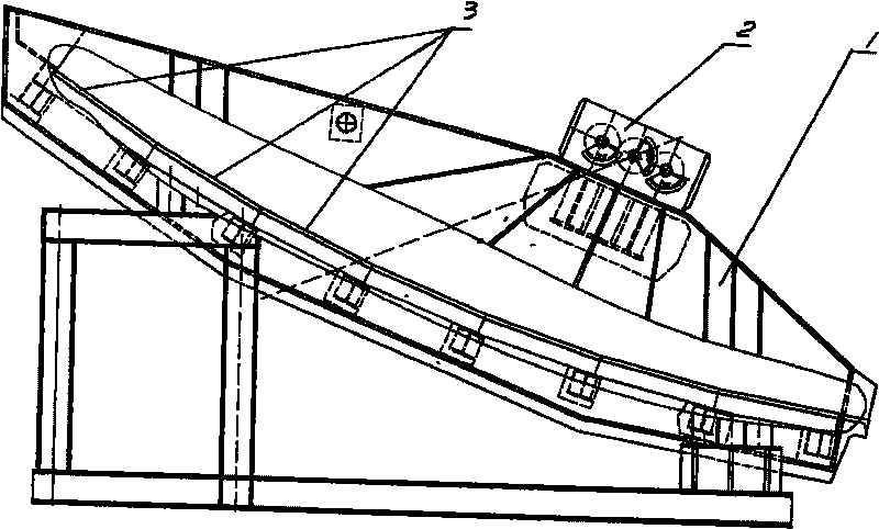 Elliptical vibrating screen with multi-section polygonal line screen surface