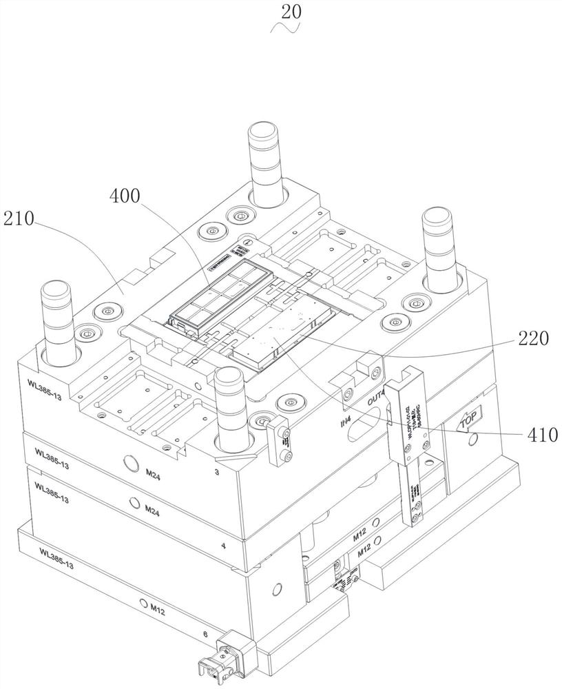 Filter screen assembly production method and injection molding device