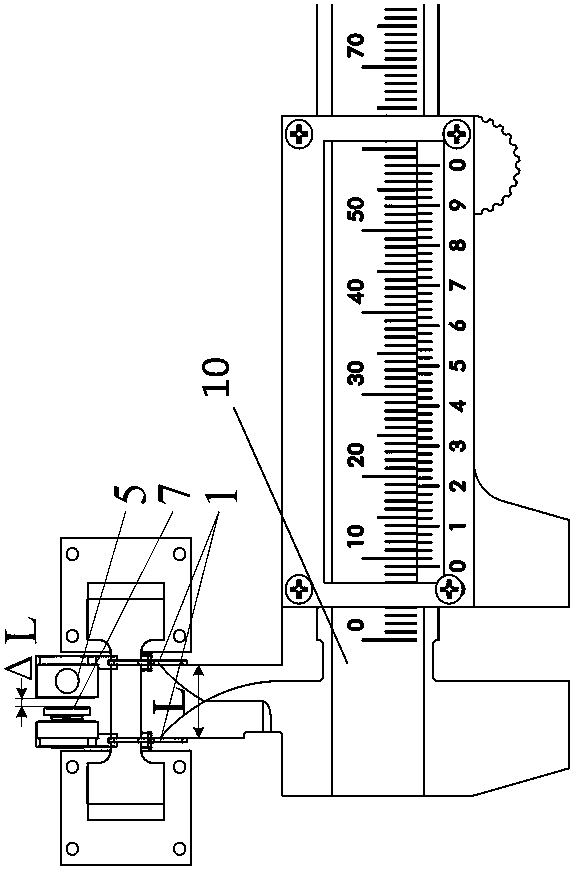 Split type micro extensometer for measuring tensile deformation of small in-situ tension tester