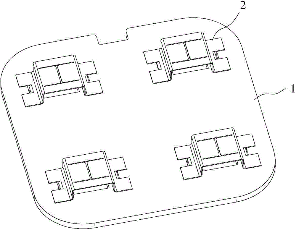 Surface-mounted protecting plate and battery pack with same