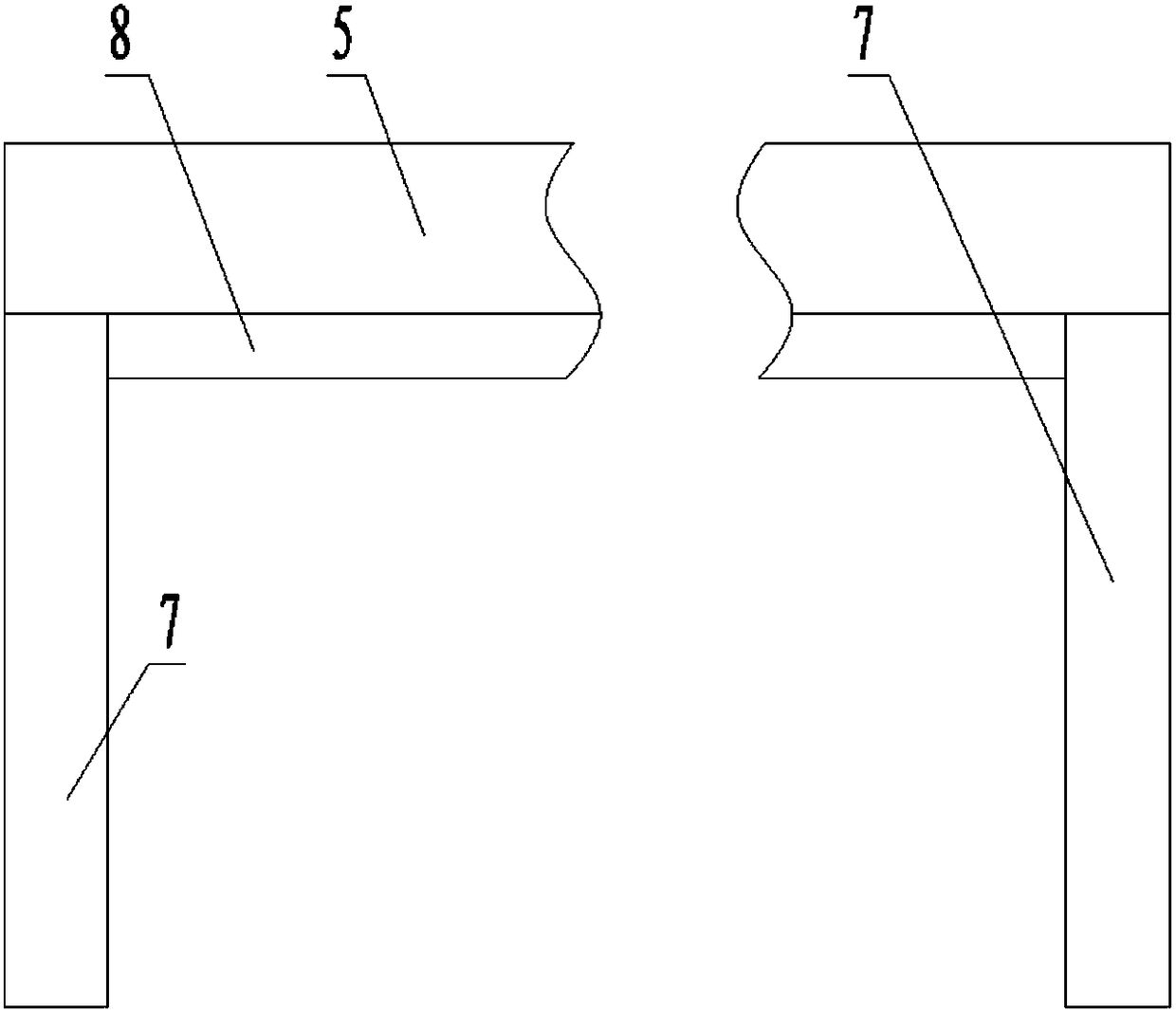 Cloth clamping device with tensioning effect