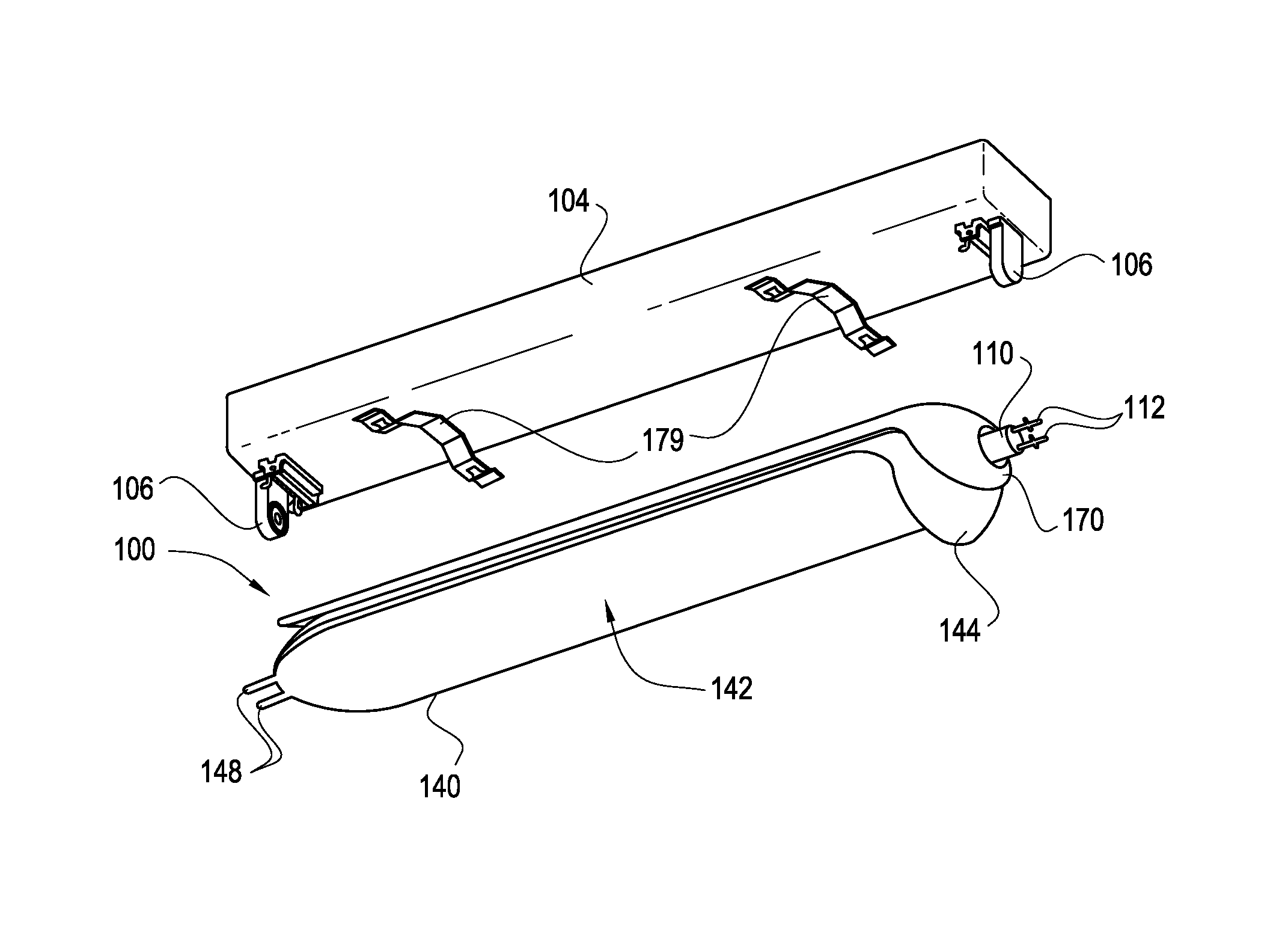 Elongated LED luminaire and associated methods