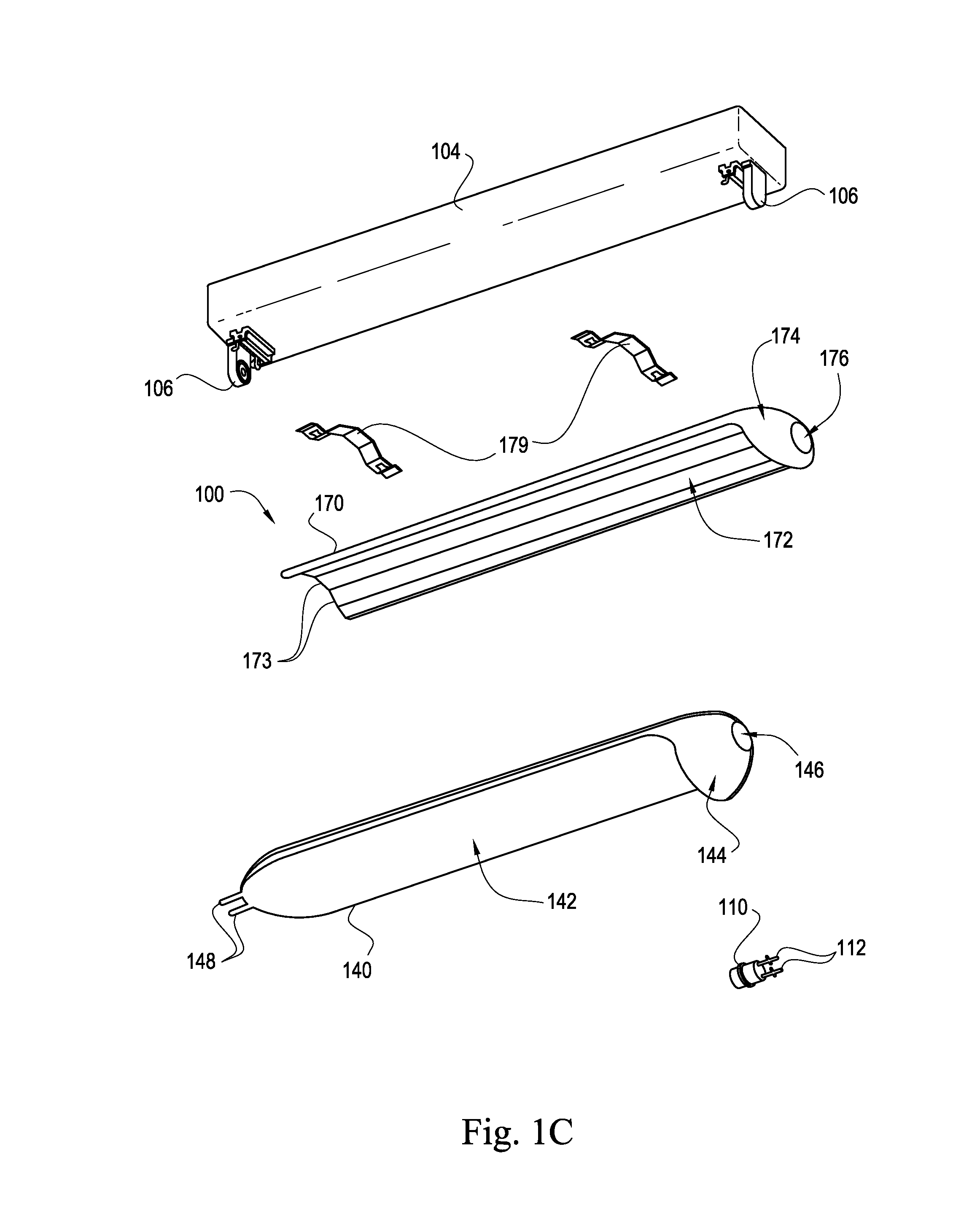 Elongated LED luminaire and associated methods