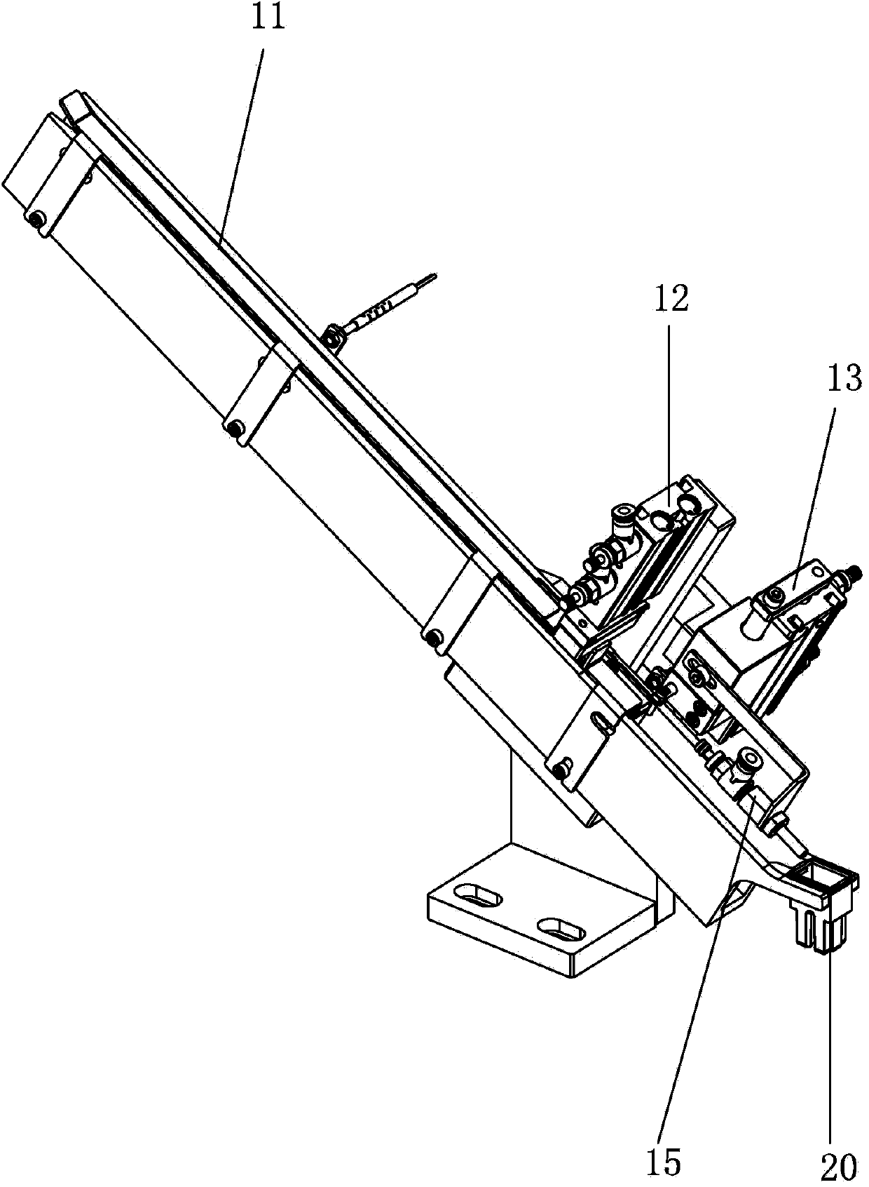 Automatic assembling machine for inserted type fuse and automatic assembling method for inserted type fuse