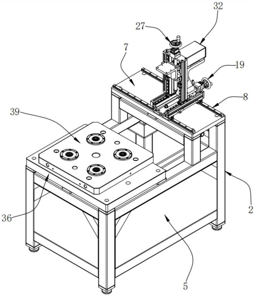 Off-board pre-adjusting and correcting device