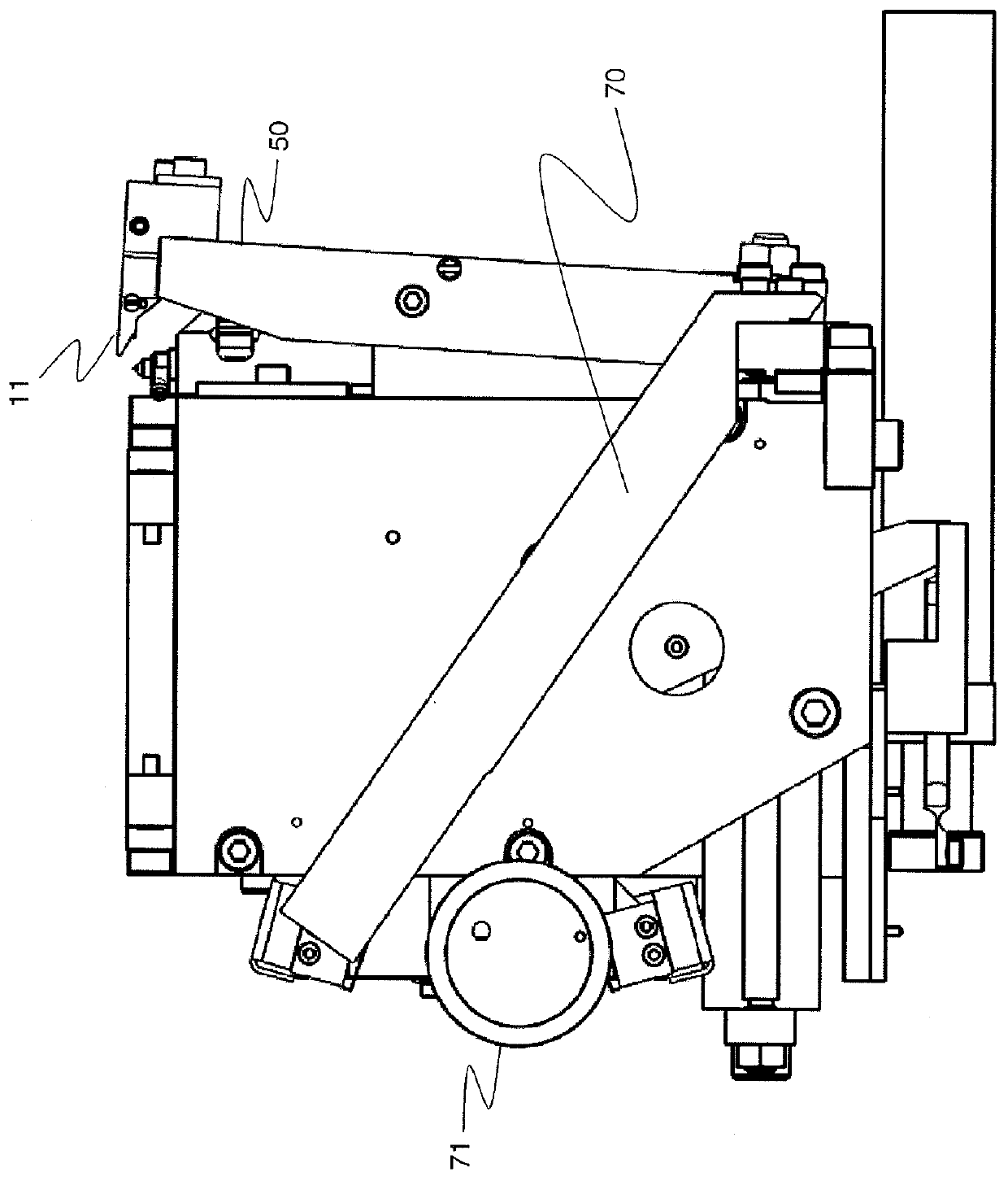 Microtome utilizing a movable knife in a retardation field scanning electron microscope and a retardation field scanning electron microscope including the same