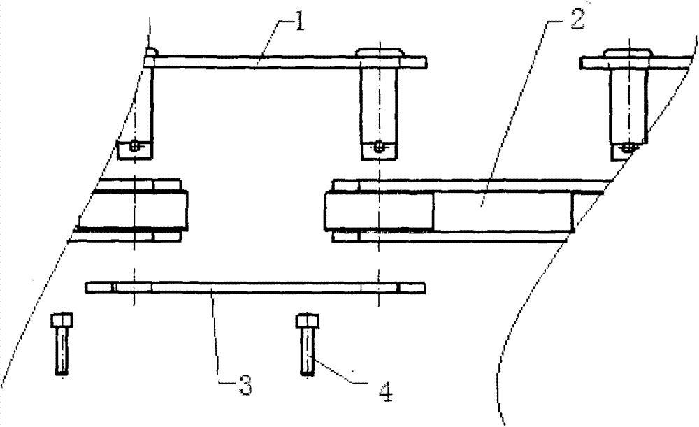 Device and method for assembling chain integrally