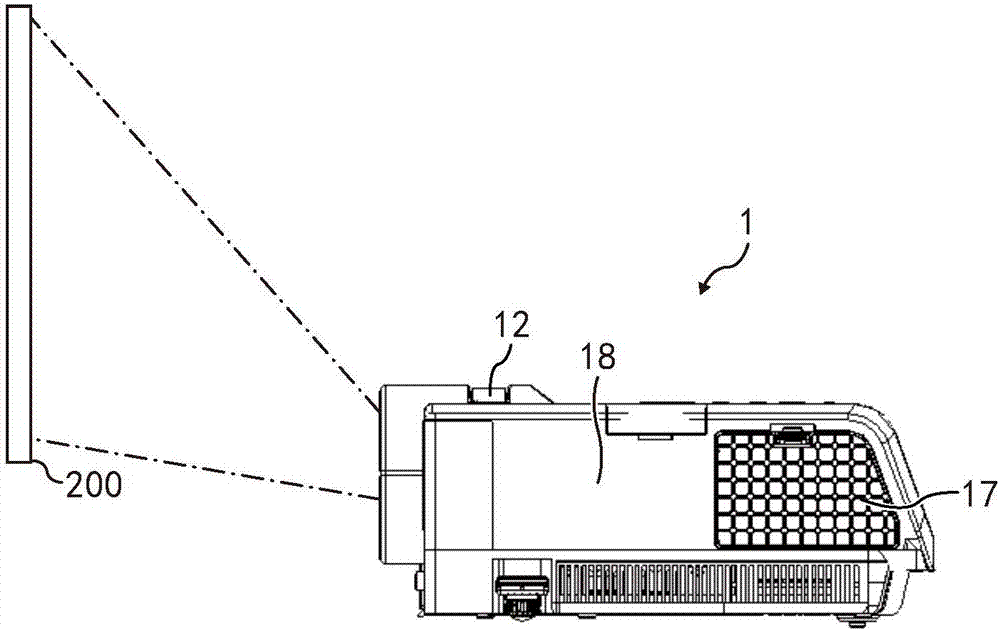 Image projecting device and light source assembly