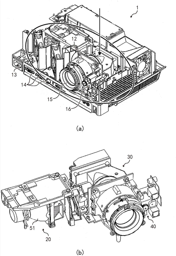 Image projecting device and light source assembly