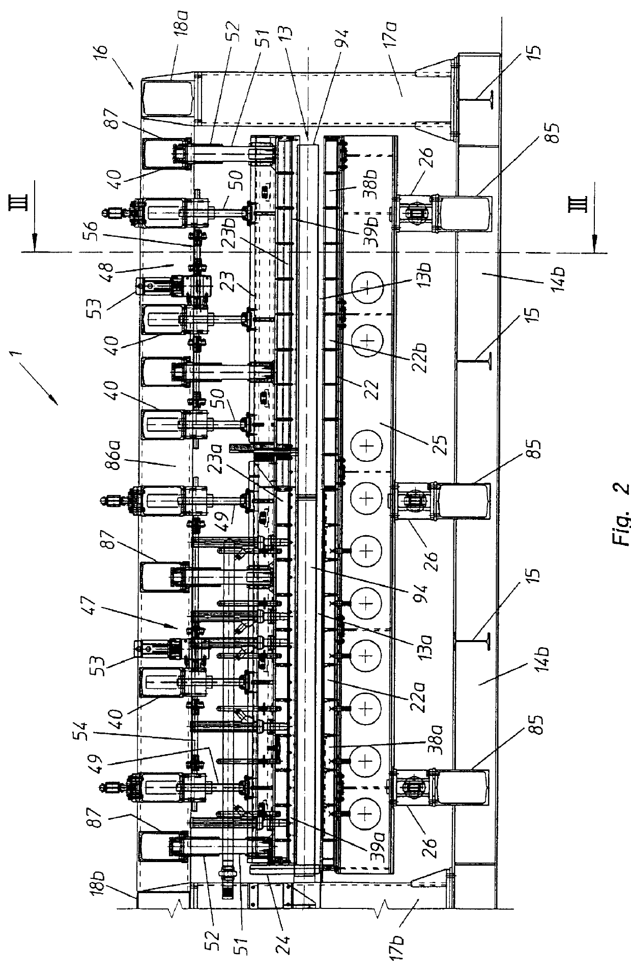 Adjustable wall apparatus for molding a continuous foamed plastics element