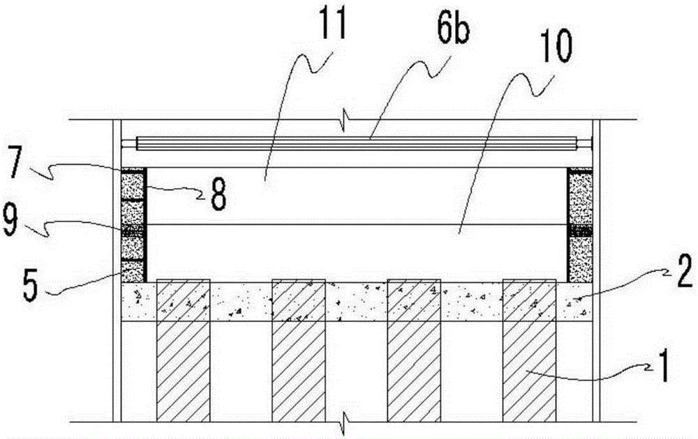 Enclosing type deepwater platform construction method based on condition of sand backfilling balance method