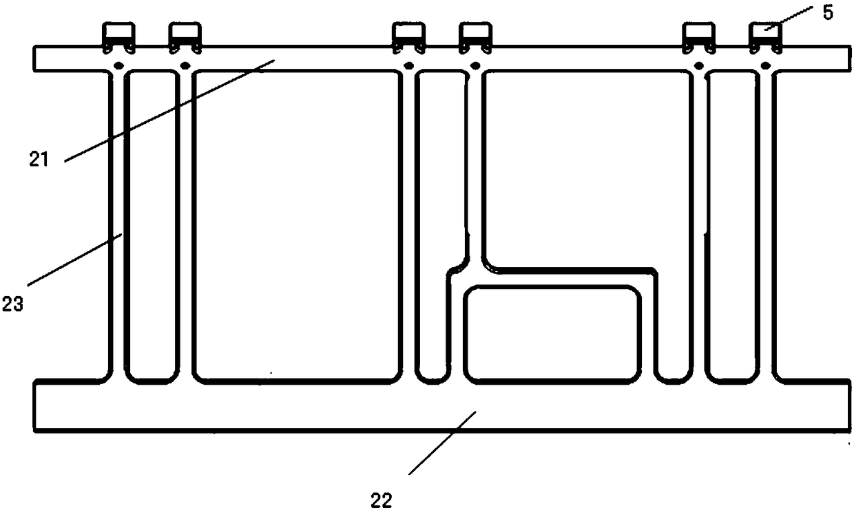 Vehicle body skirt plate structure for rail traffic vehicle and shaping method thereof