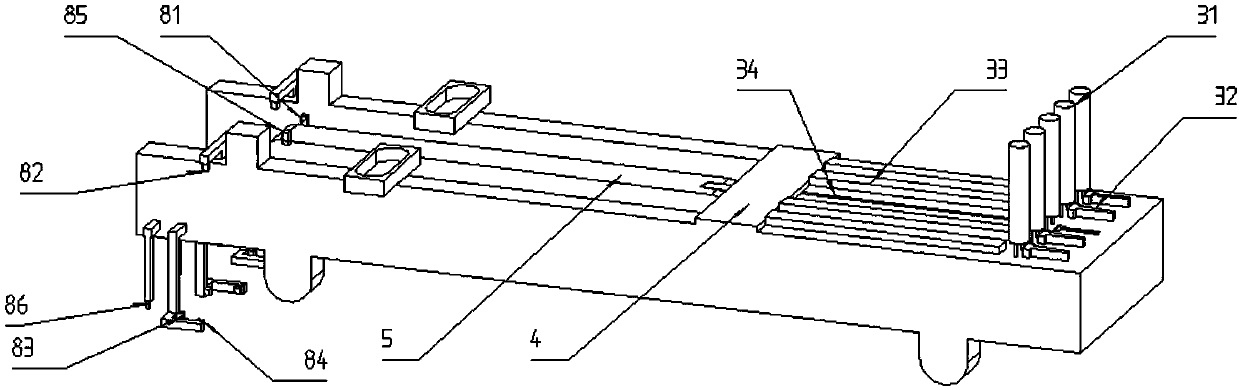 Robot and maintenance method of railway track for robot