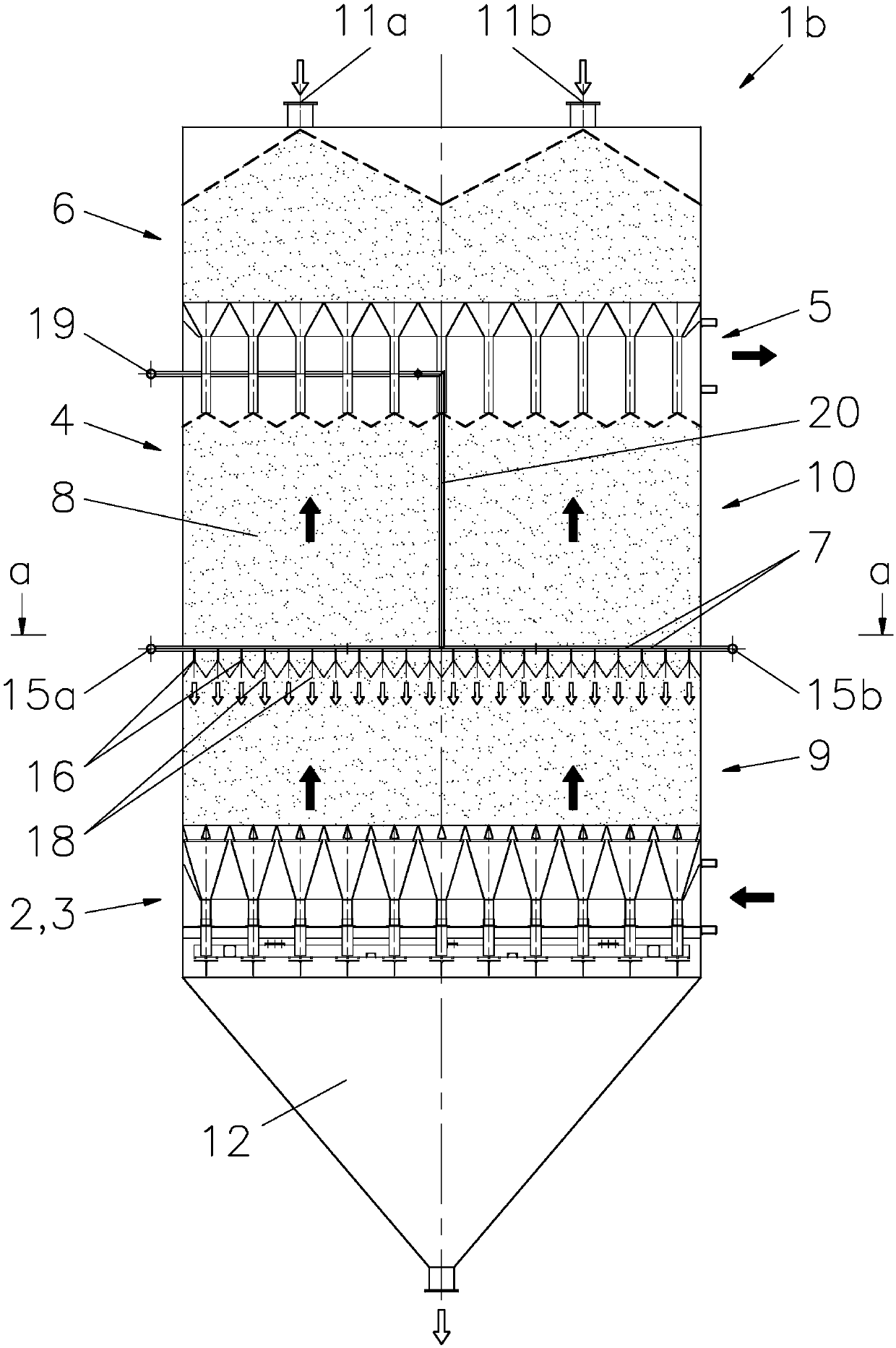 Adsorber for cleaning exhaust gases and associated method