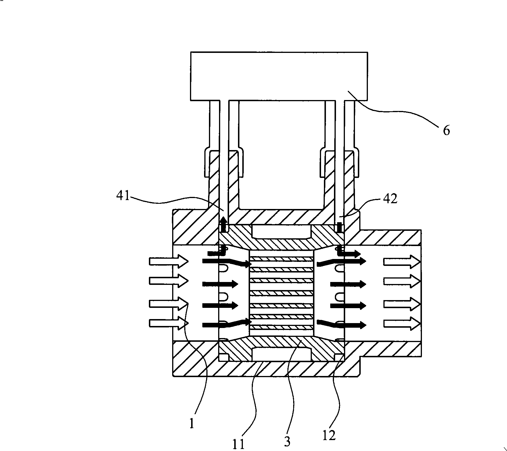 Breathing machine and its low differential pressure type flow quantity detection mechanism