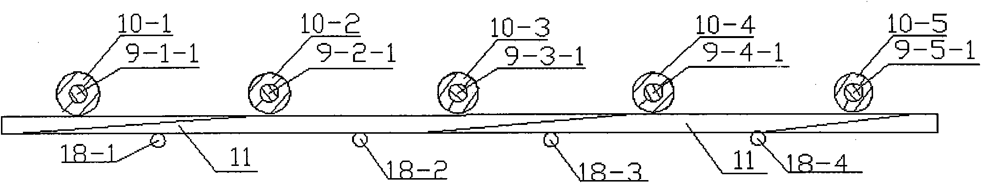 Straight rack driving group synchronous tracking sunlight automatically tracking device based on trajectory of the earth and the sun