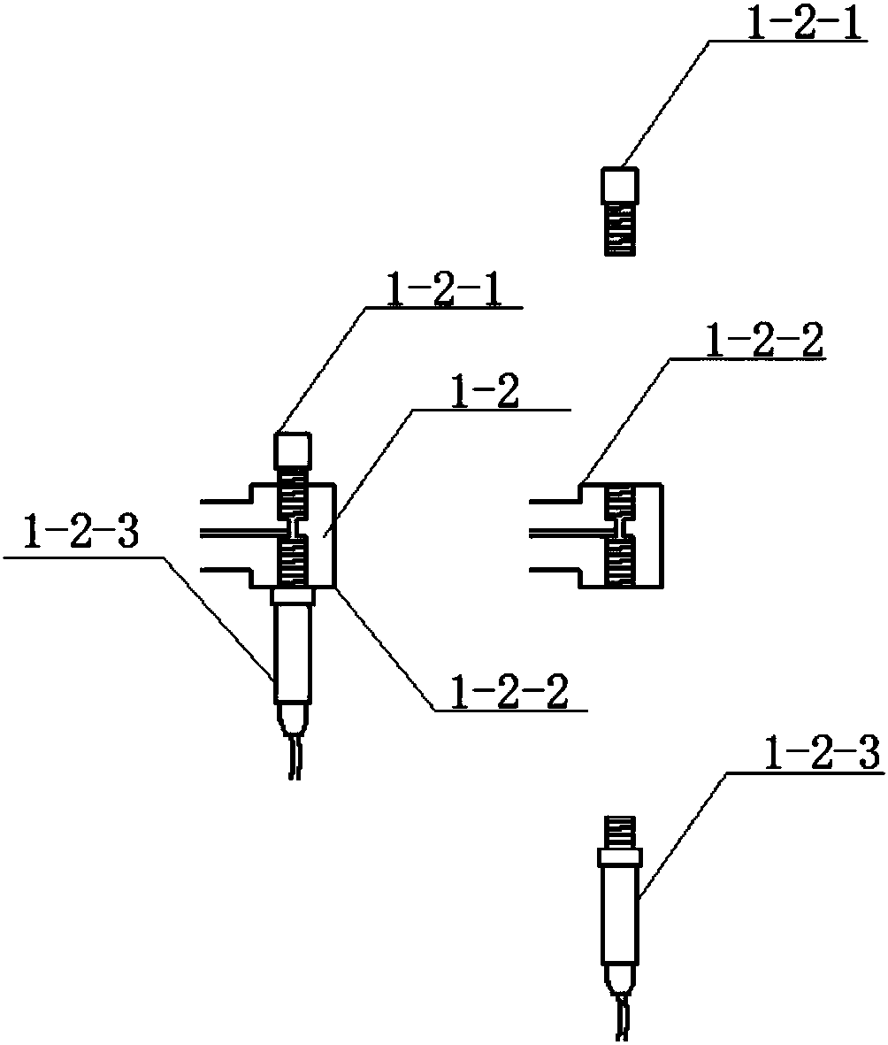 One-dimensional cylinder testing device capable of simulating dynamic head boundary effect of soil body and method thereof