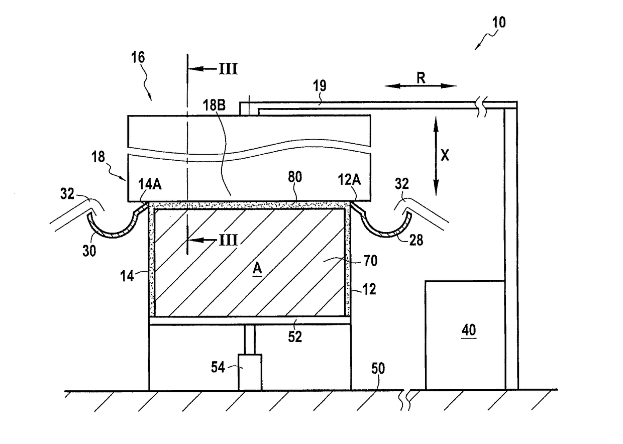 Device for fabricating annular pieces by selectively melting powder, the device including a powder wiper