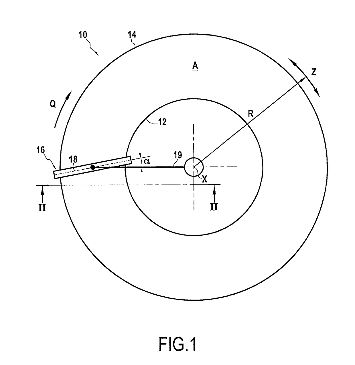 Device for fabricating annular pieces by selectively melting powder, the device including a powder wiper