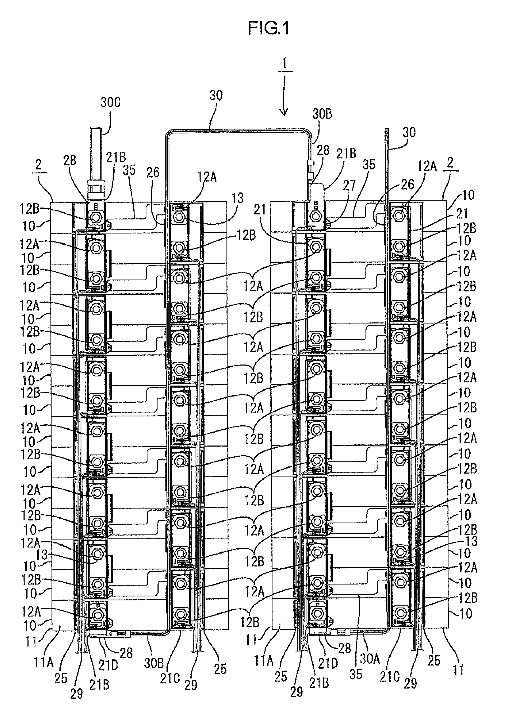 Battery connecting assembly