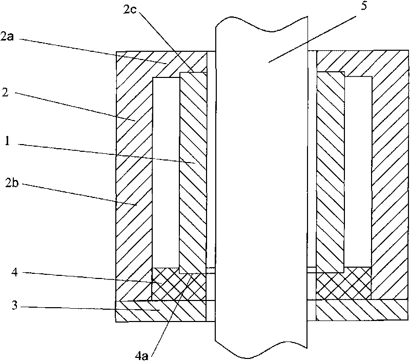 Minitype broadband throttling device used for transmission shaft in guided wave system