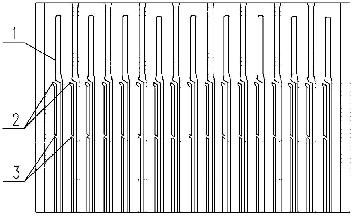 Distribution structure of heating gas outlets in vertical flame path partition walls