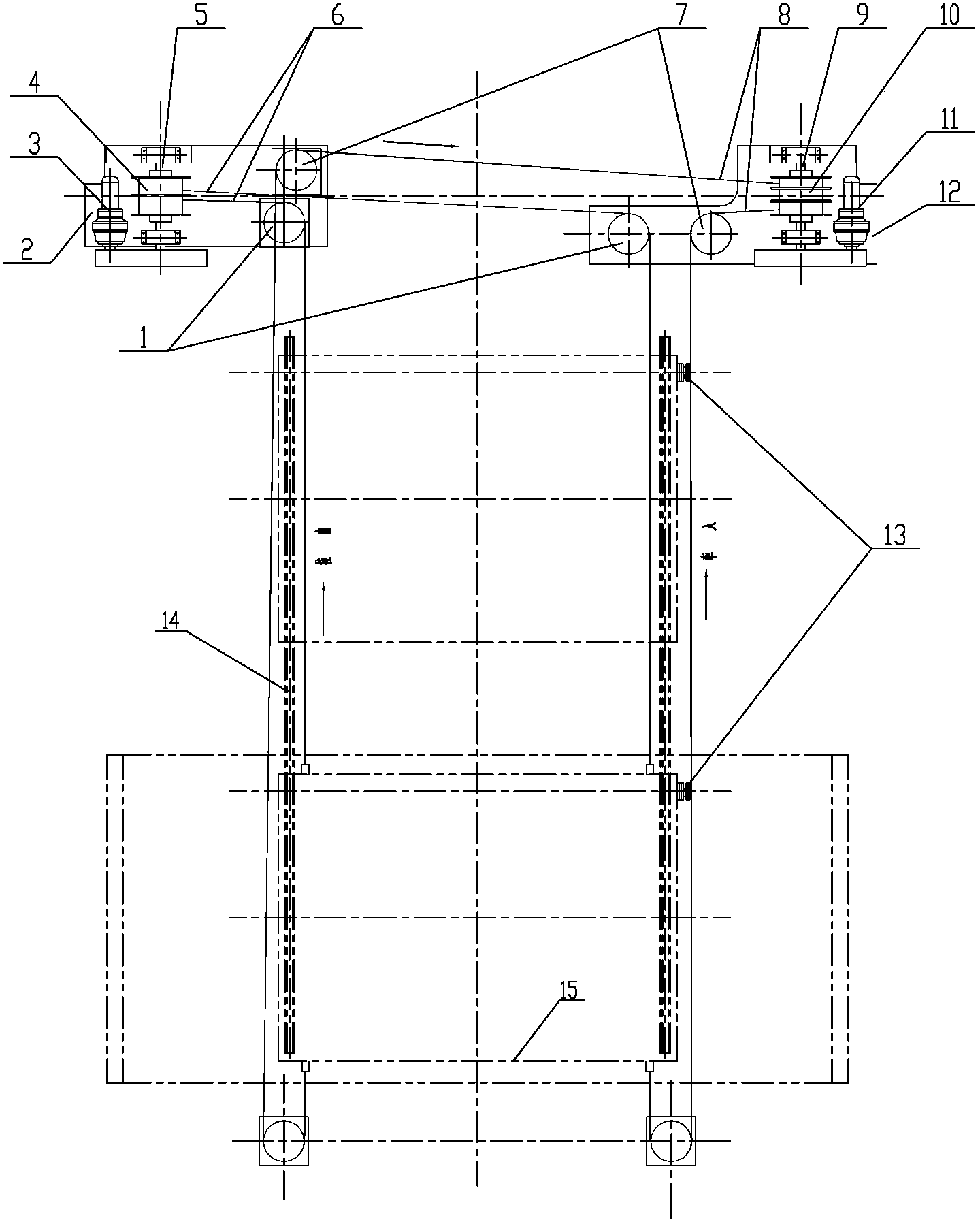 Driving device for movable single-roller crusher trolley