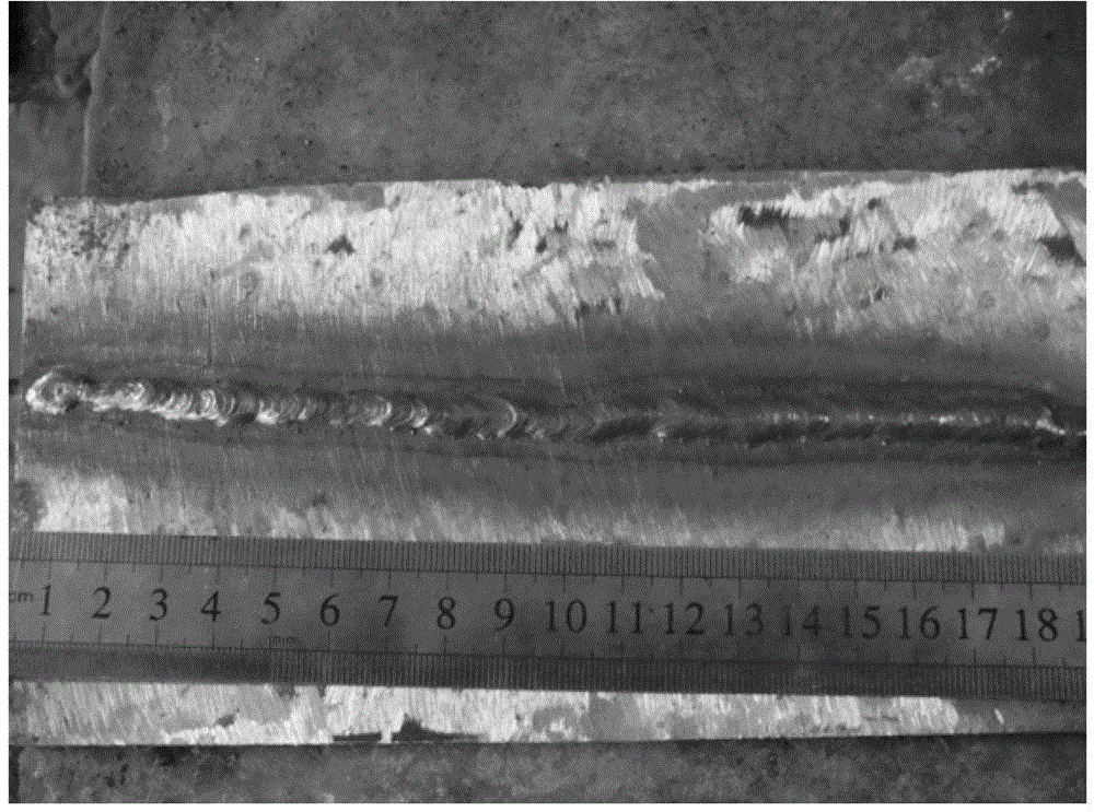 Environment-friendly easy slag detaching welding electrode and producing method thereof