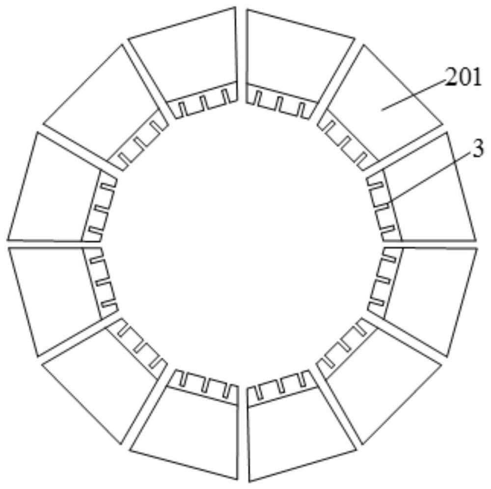 A loss-reducing ventilation device at the end of a large-capacity synchronous condenser