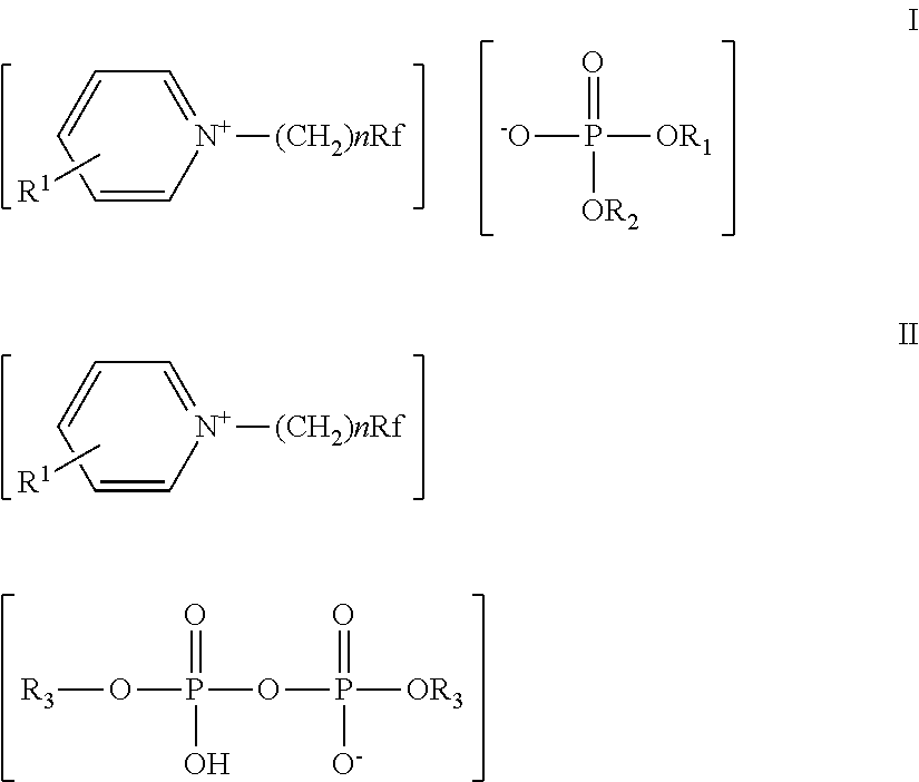 Cleaning compositions and methods comprising a hydrofluoro-olefin or hydrochlorofluoro-olefin solvent