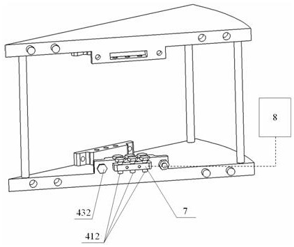 A fan-shaped combined material transfer bracket