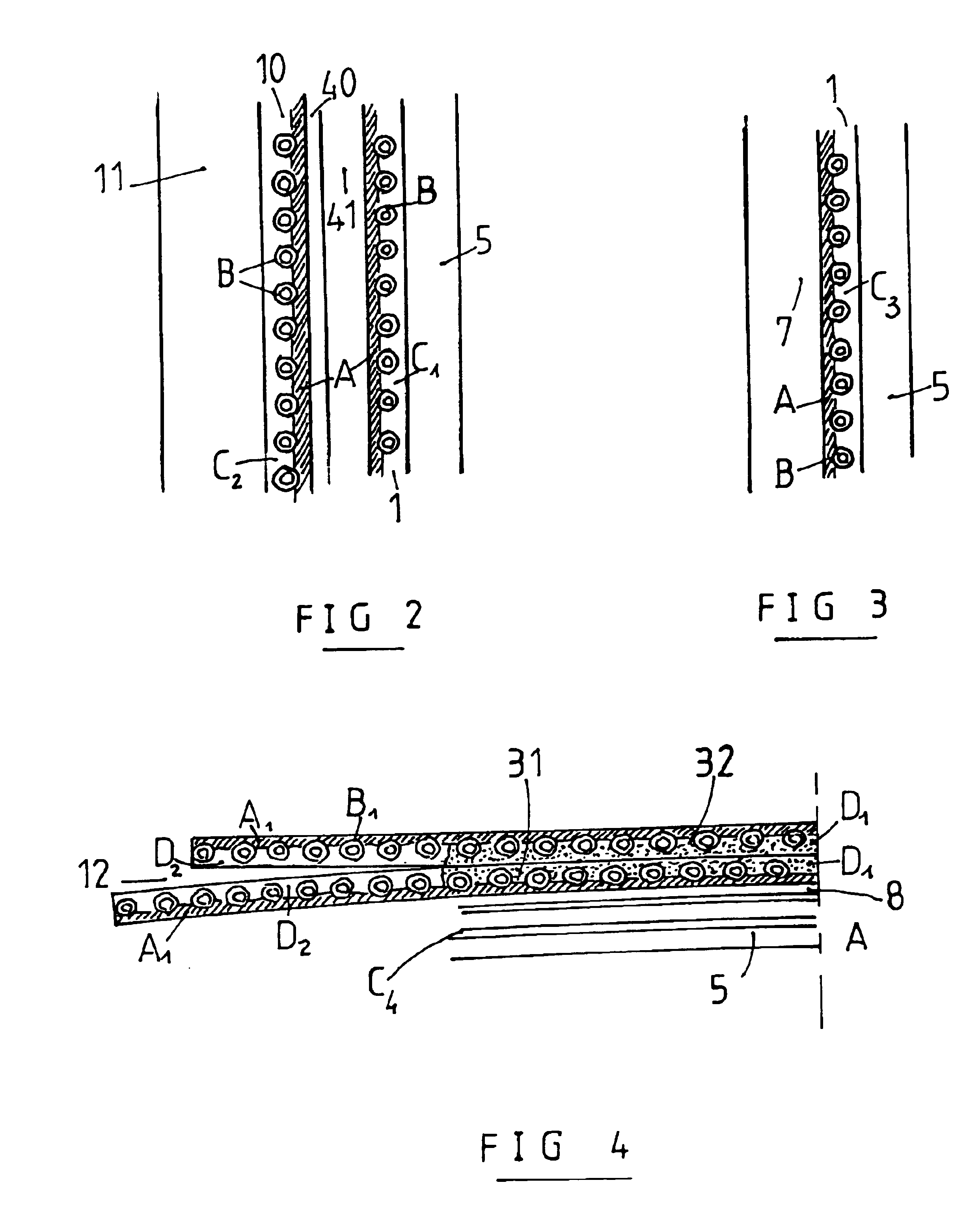 Tire with specified reinforcing ply