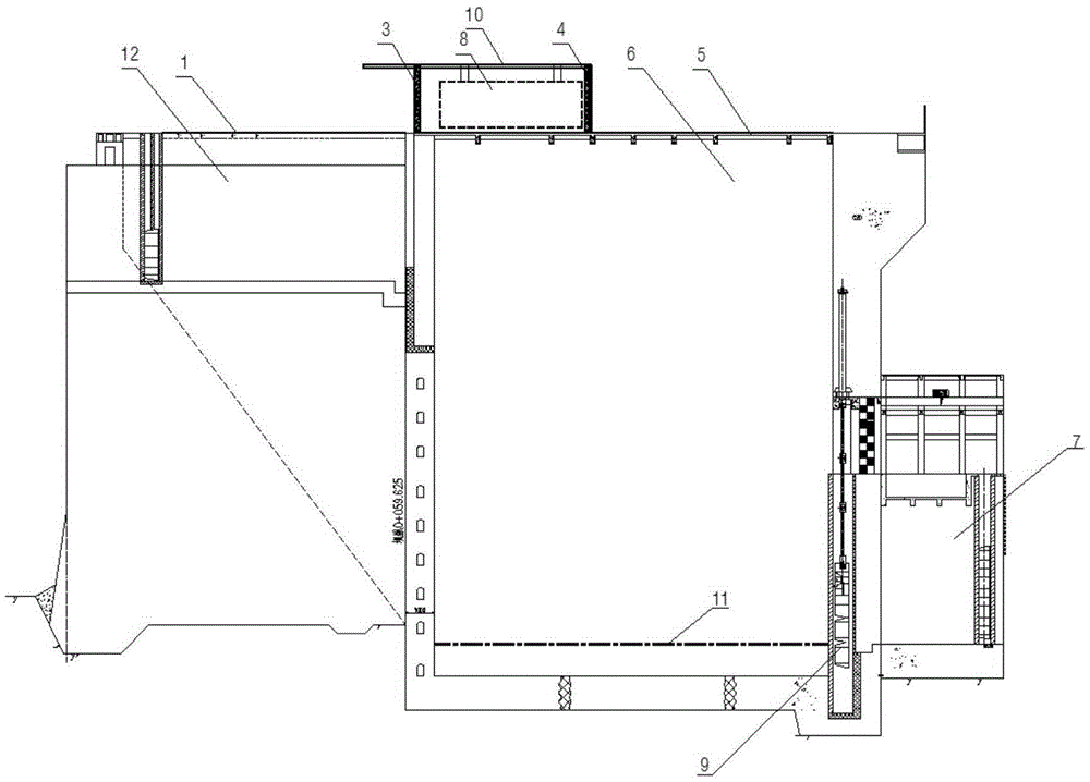 Construction method and device for hoisting heavy parts of vertical ship lift