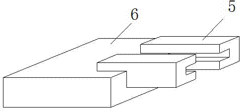 Detecting device and detecting method for surface evenness of gate