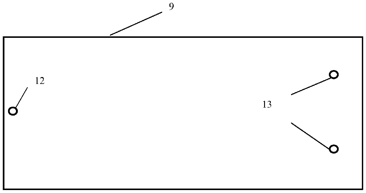 A device and method for measuring parallelism of guide rails