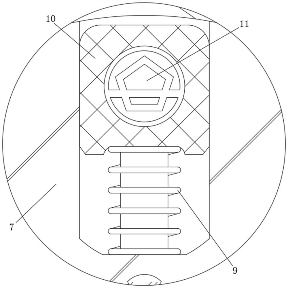 Automatic control anti-accumulation transportation device for energy-saving material production