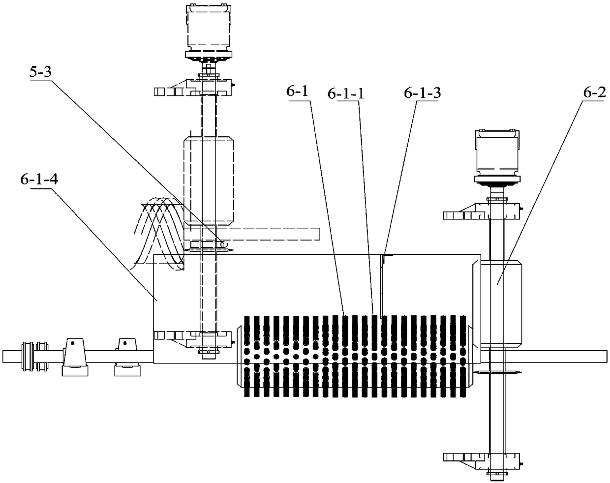 Root hair cutting and soil clearing device for onion and garlic crops