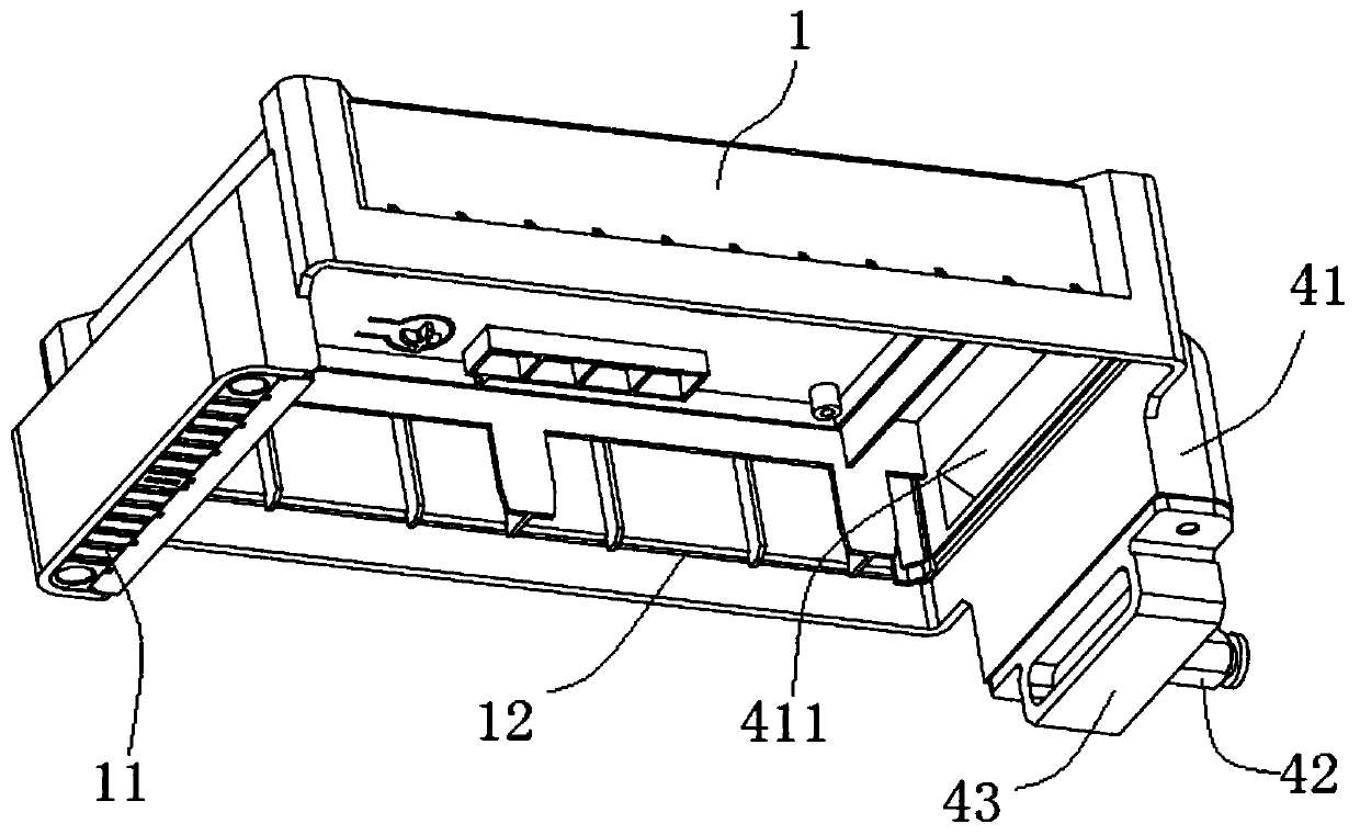 Battery box with heat dissipation structure