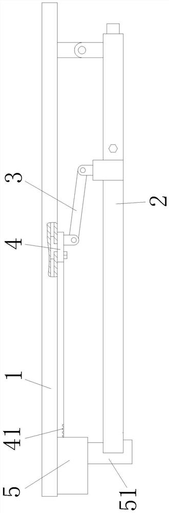 A flat water heater tank installation structure