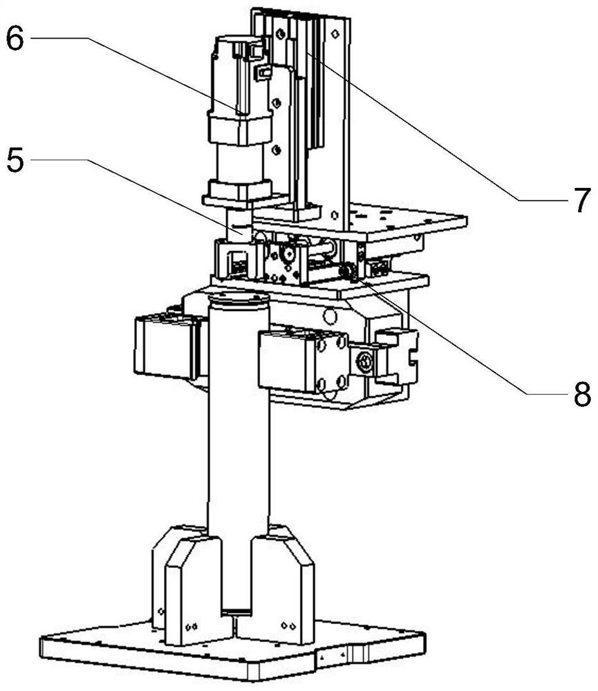 An automatic tightening device for bottle caps with external threads