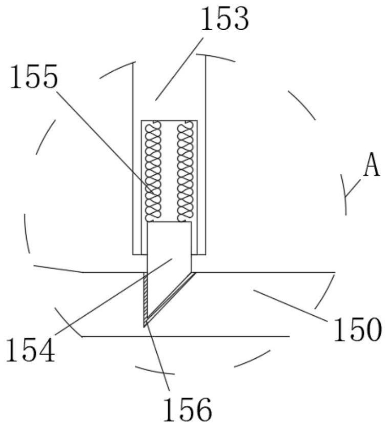 Crushing device capable of continuously feeding for waste plastic toys