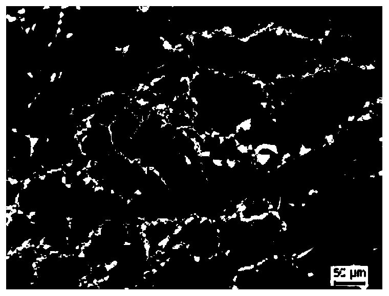 Round steel with low magnetic mark rate, crankshaft forging and manufacturing method thereof