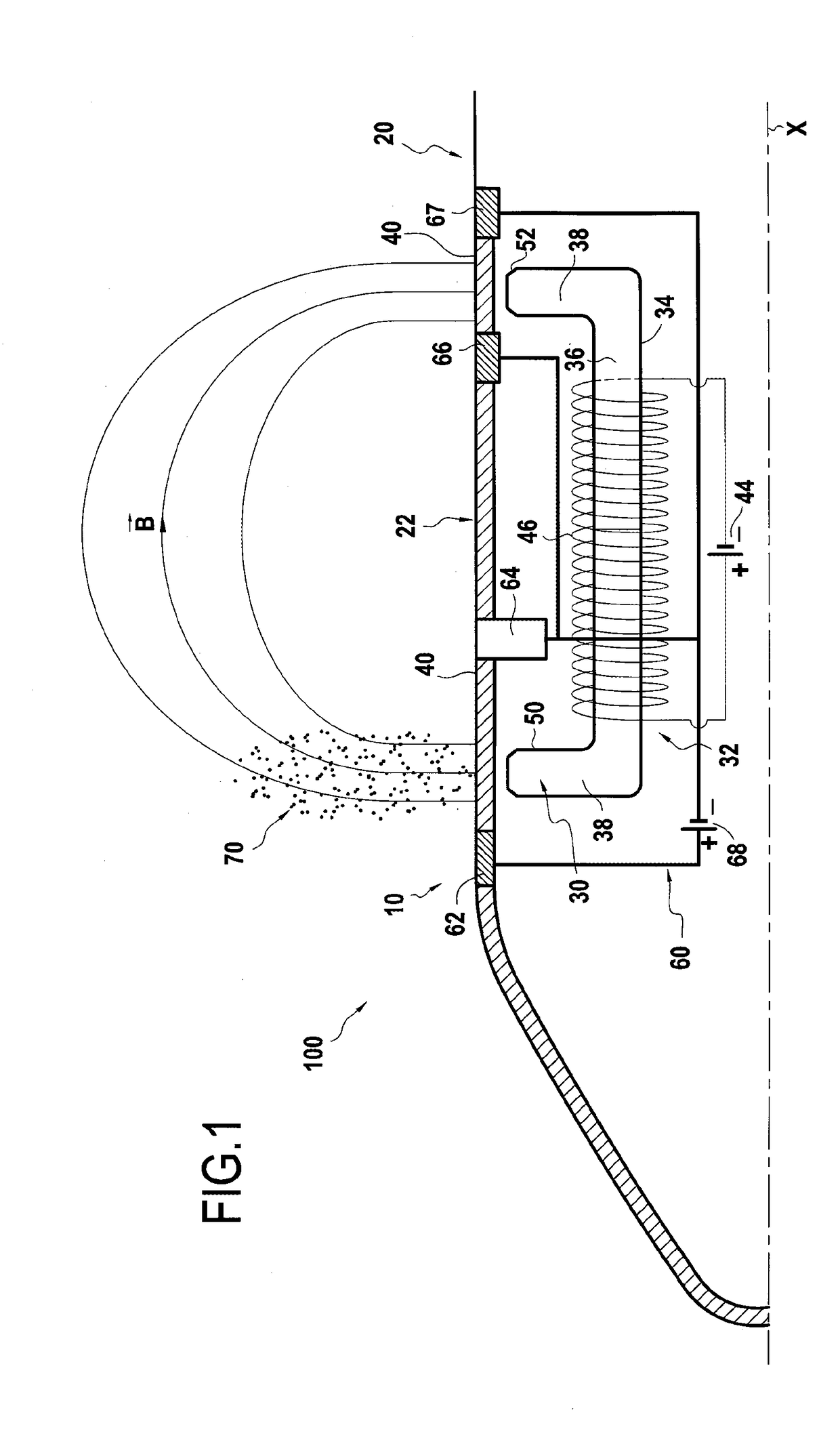 Hall effect thruster and a space vehicle including such a thruster