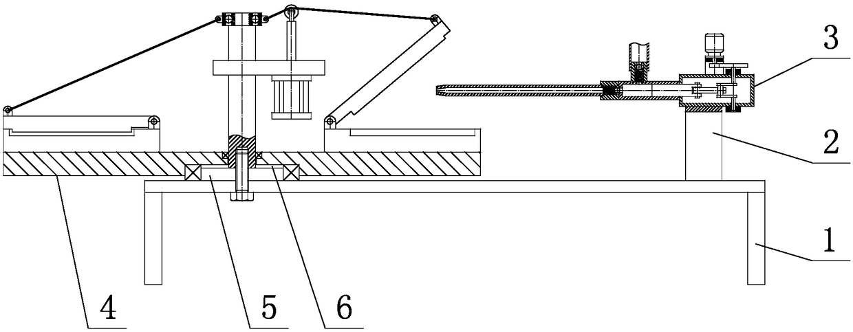 Baking device with automatic feeding effect