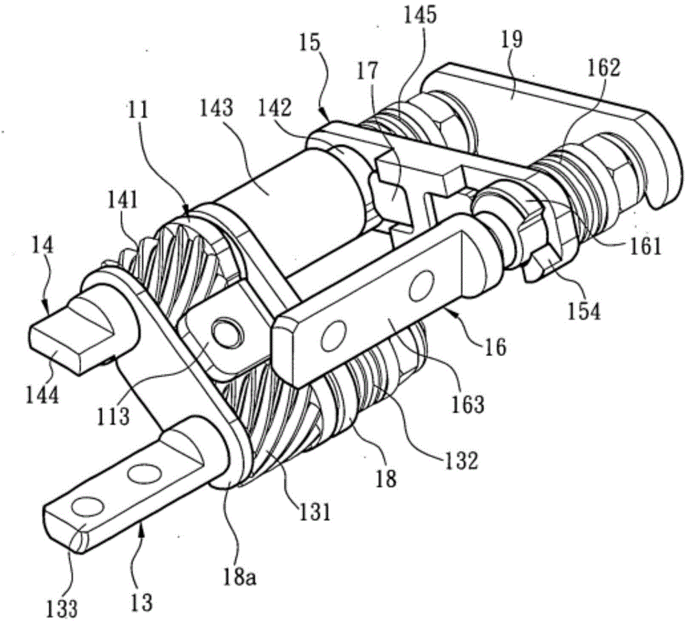 Three-axis hinge capable of simultaneously opening and closing