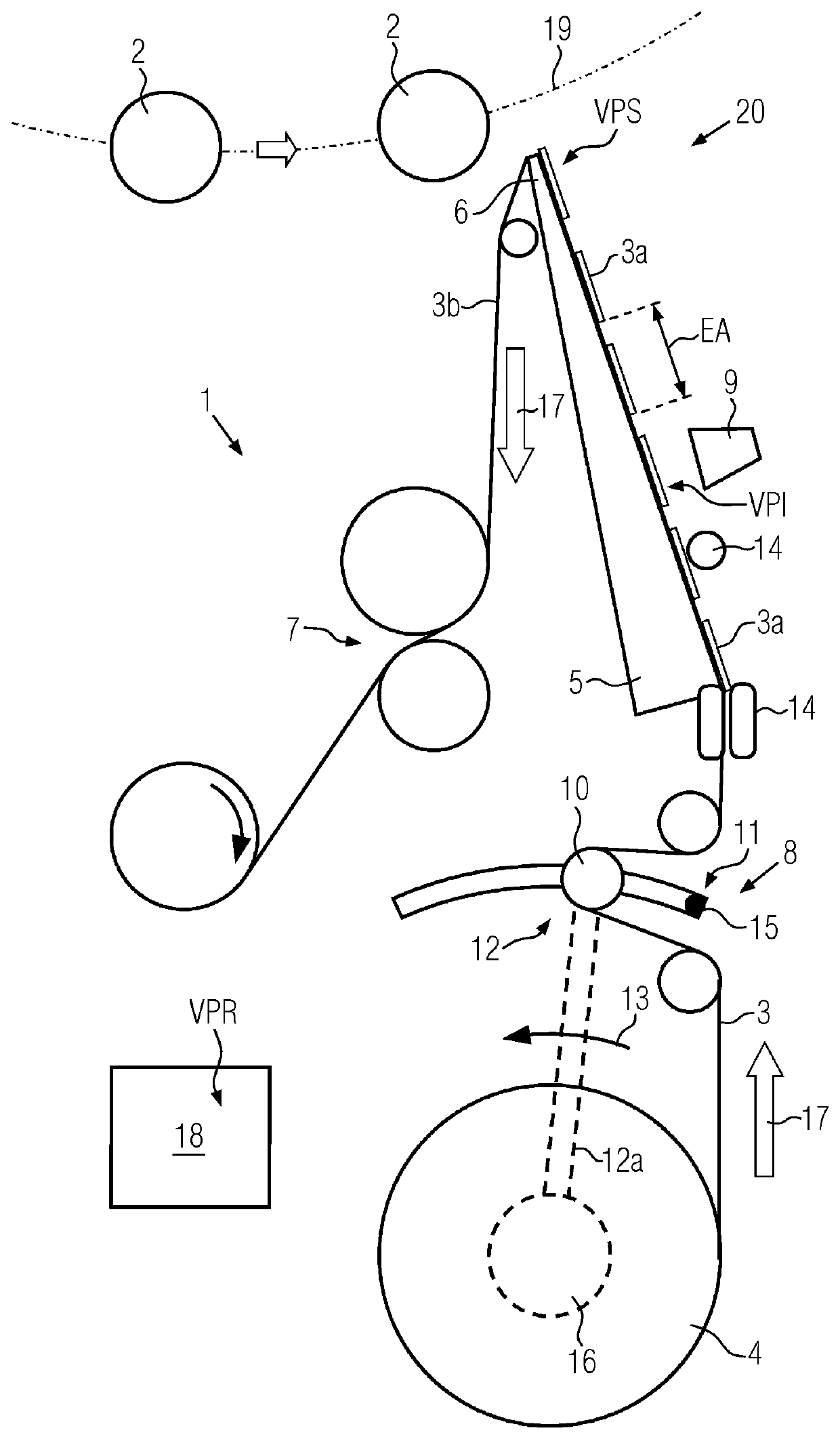 Method for moving to a reference feed position of a label tape and device for labelling containers