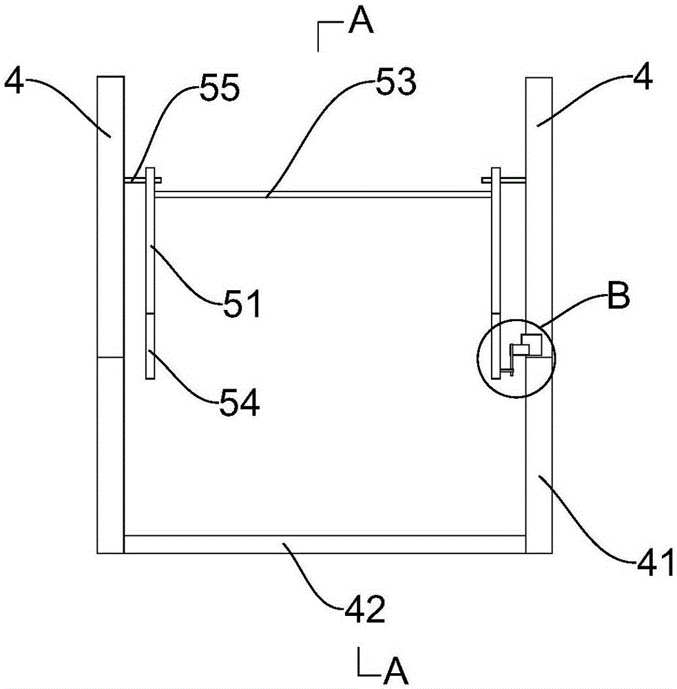 Slot disengagement protection device for hoist wire rope of magnetic conveyor